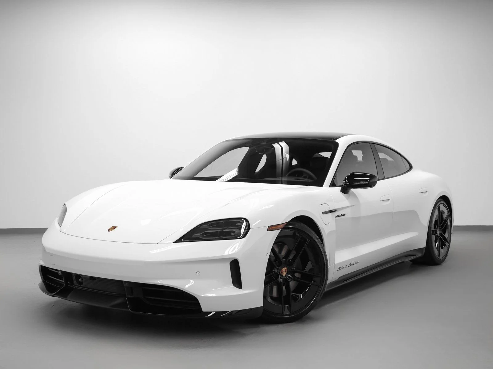 Porsche Taycan Black Edition 2026: más equipamiento, mismo ADN eléctrico de lujo