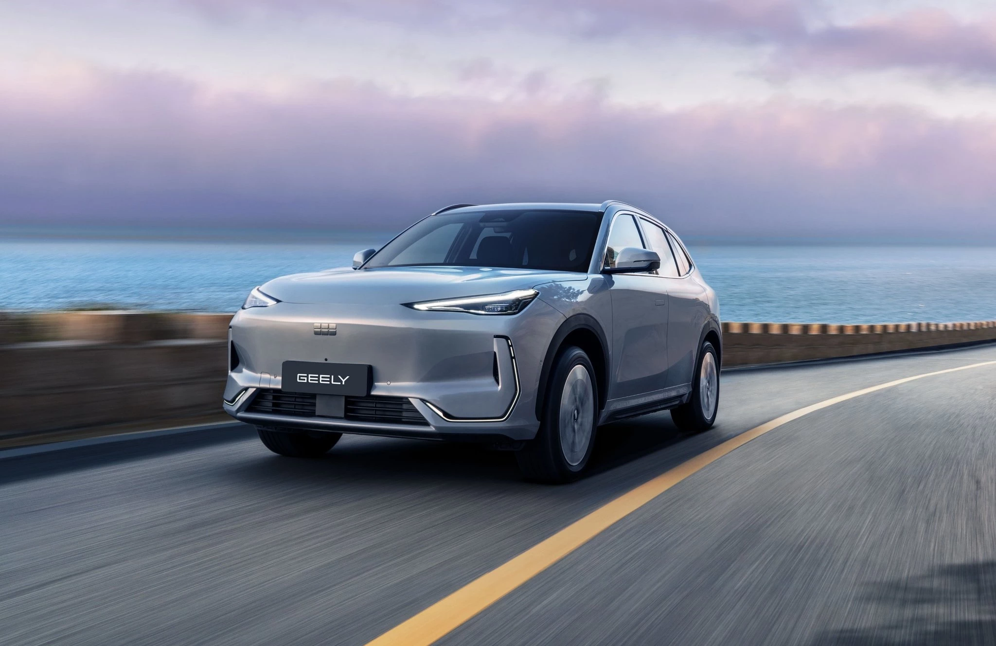 Geely asegura que su nueva tecnología híbrida supera a Toyota en eficiencia