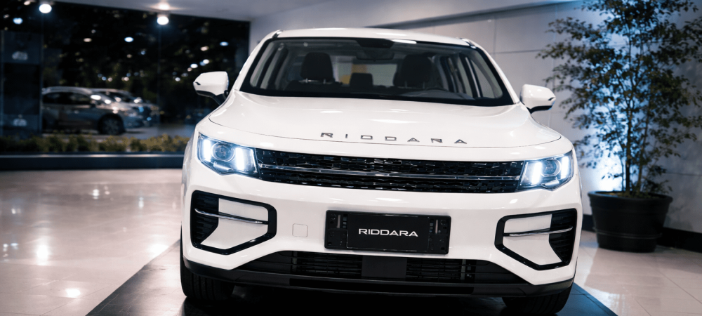 Riddara Híbrida: Diseñada para trabajo y aventura. Con una tecnología que convierte el motor de gasolina en generador de energía.