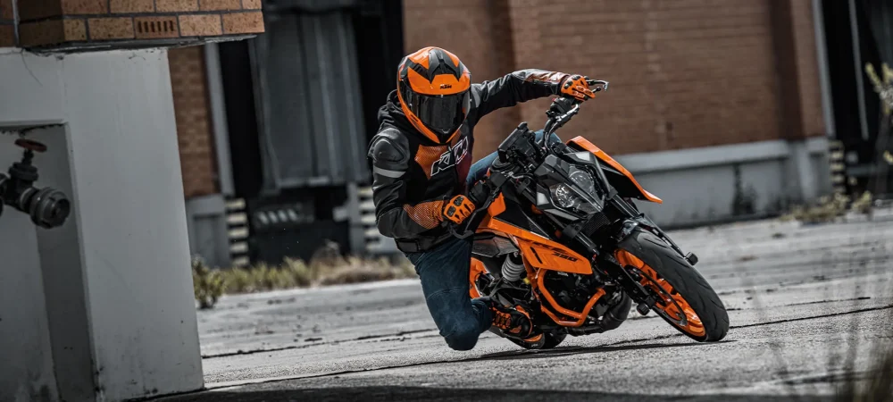 KTM_30YRSofDUKE_MY24_SegmentPage_Header_1920x1200_XLarge