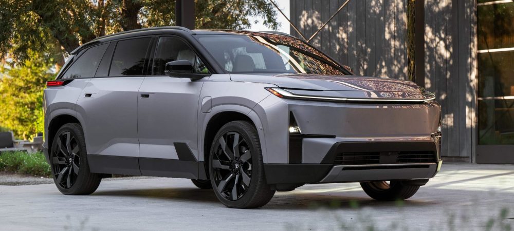 toyota-highlander-2027-front-three-quarter-6db74ae6